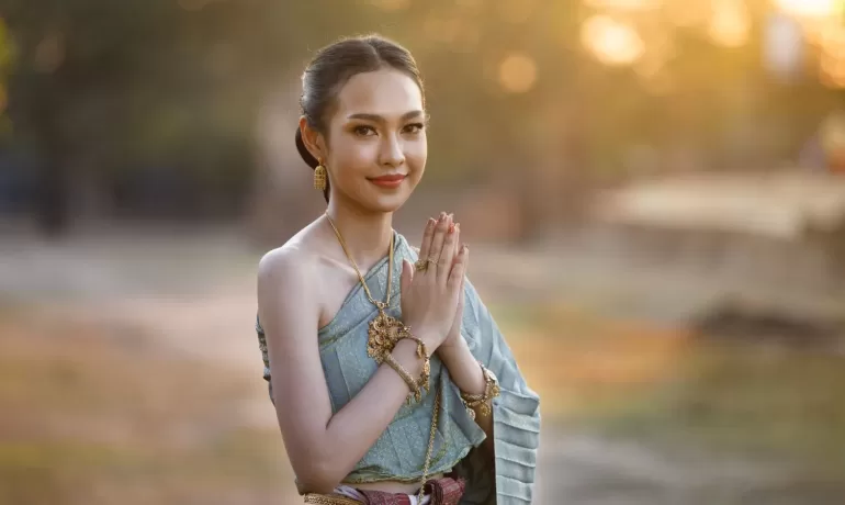 10 Thai Customs for Foreigners: Avoiding Awkward Moments